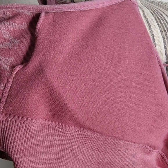 Layer 8 Allover Print Sports Bra - Picture 5 of 6